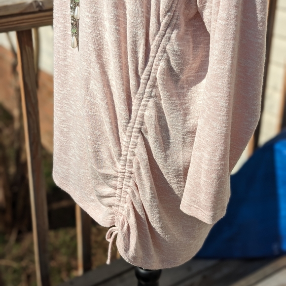 Heathered pink asymmetrical knit top - Picture 5 of 7